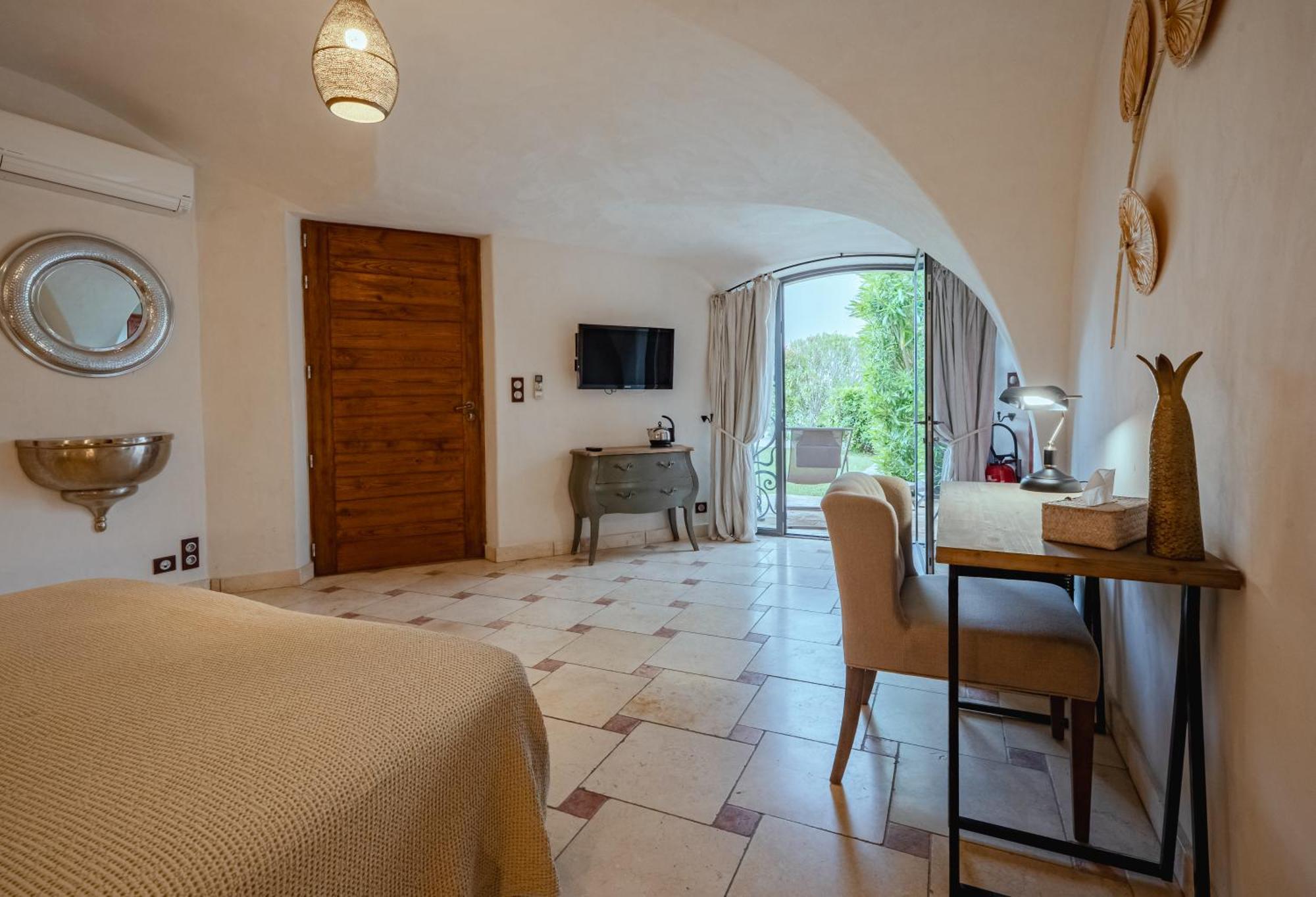 La Belle Vie Hotel Saint-Hilaire-dʼOzilhan Esterno foto