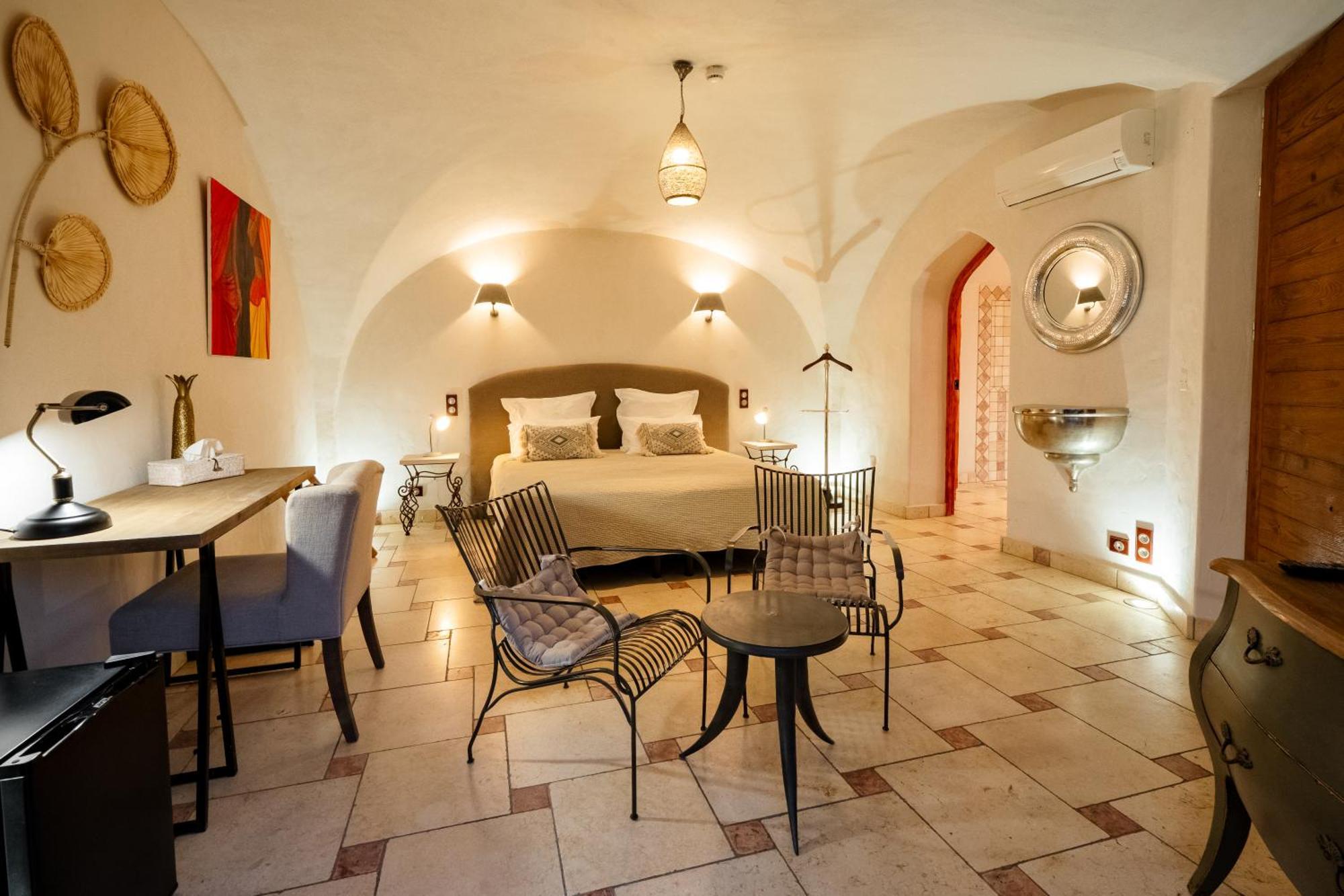 La Belle Vie Hotel Saint-Hilaire-dʼOzilhan Esterno foto